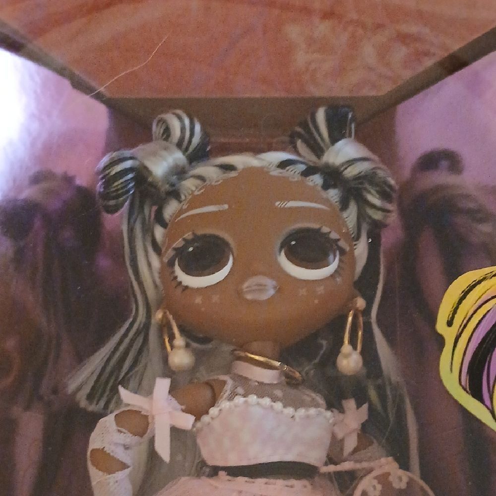 LOL Surprise O.M.G. Sunshine Makeover Doll - Picture 2 of 5